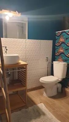 Salle de bains dans l'établissement Le Gîte du Lac d'Hostens