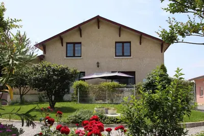Plan de l'établissement Maison confortable avec jardin à Lahosse, 90 m²