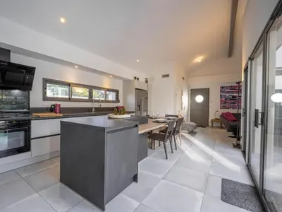Cuisine ou kitchenette dans l'établissement Maison de vacances à Mimizan Plage - Confort moderne proche océan - FR-1-50-177