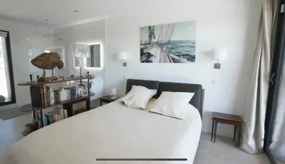 Un ou plusieurs lits dans un hébergement de l'établissement La Villa du Bout du Monde, Pool & Jacuzzi