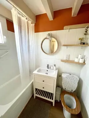 Salle de bains dans l'établissement Maisonette Landaise