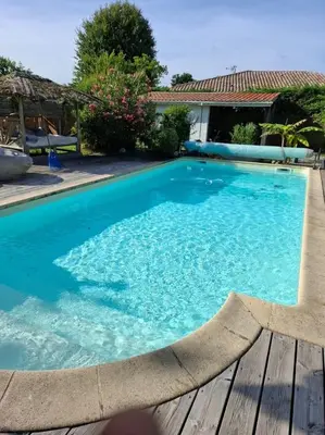 Piscine de l'établissement La Villa du Teich ou située à proximité