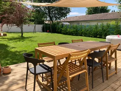 Jardin de l'établissement Modern family home with hot tub and garden