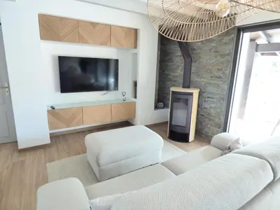 Télévision ou salle de divertissement dans l'établissement Villa LANDAYA Cozy & Calme avec piscine privée