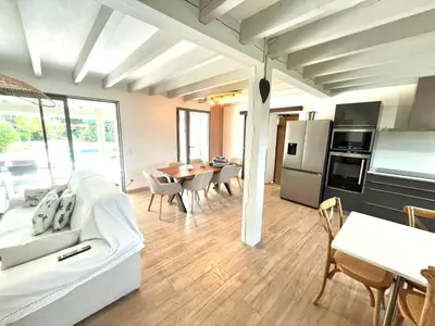Cuisine ou kitchenette dans l'établissement Villa LANDAYA Cozy & Calme avec piscine privée