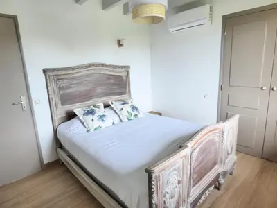 Un ou plusieurs lits dans un hébergement de l'établissement Villa LANDAYA Cozy & Calme avec piscine privée