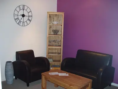 Coin salon dans l'établissement Hôtel La Cote d'Argent