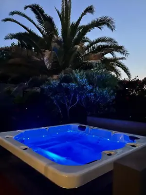 Piscine de l'établissement Villa Miroir d'O - Piscine chauffée ou située à proximité
