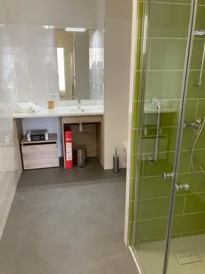 Salle de bains dans l'établissement Résidence de Dax