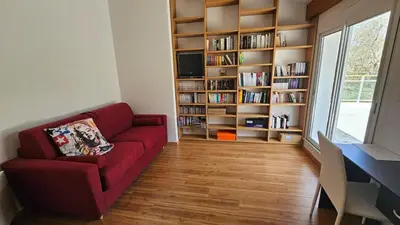 Bibliothèque dans la villa