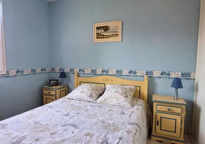 Un ou plusieurs lits dans un hébergement de l'établissement MENGINE - Jolie maison avec piscine