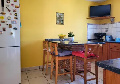Cuisine ou kitchenette dans l'établissement MENGINE - Jolie maison avec piscine