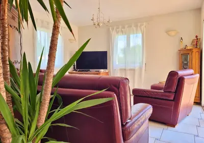Télévision ou salle de divertissement dans l'établissement MENGINE - Jolie maison avec piscine