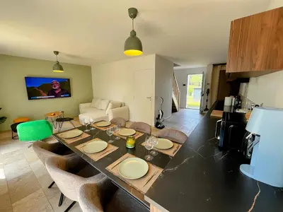 Cuisine ou kitchenette dans l'établissement Villa Climatisée 8 Pers, 4 chambres, 3 Sdb