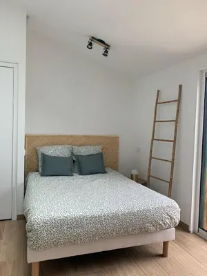 Un ou plusieurs lits dans un hébergement de l'établissement Studio neuf avec Terasse Jardin
