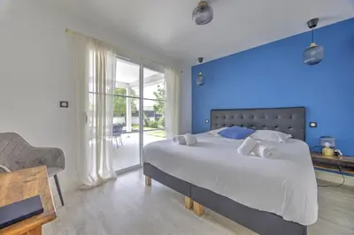Un ou plusieurs lits dans un hébergement de l'établissement Villa Madeleine - Piscine