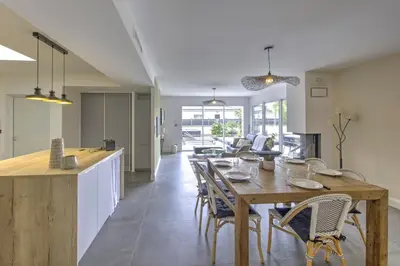Cuisine ou kitchenette dans l'établissement Villa Madeleine - Piscine