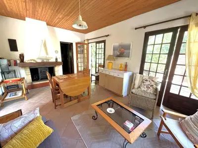 Coin salon dans l'établissement Maison de charme au cœur du Moulleau, 4 couchages - FR-1-474-279