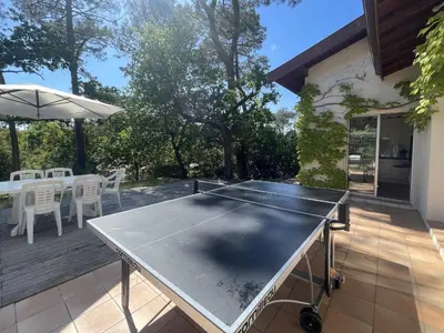 Tennis de table au sein de l'établissement Maison 110 m² Pyla-sur-Mer avec Terrasse et Jardin, proche plages - FR-1-420-161 ou à proximité
