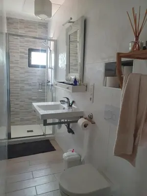 Salle de bains dans l'établissement La maison de Sophie