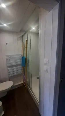 Salle de bains dans l'établissement Fisherman's house-style gîte for 2 people - Maison style cabane de pêcheur pour 2