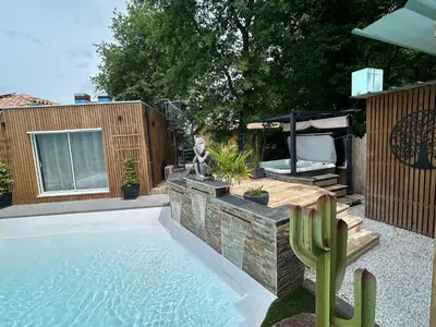 Piscine de l'établissement Little Paradise ou située à proximité