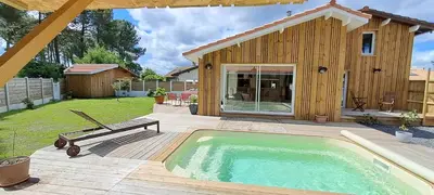 Piscine de l'établissement Villa Côte Ouest, Elégance Piscine et Pool-House ou située à proximité