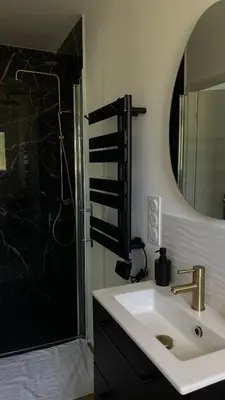 Salle de bains dans l'établissement Mageste 1