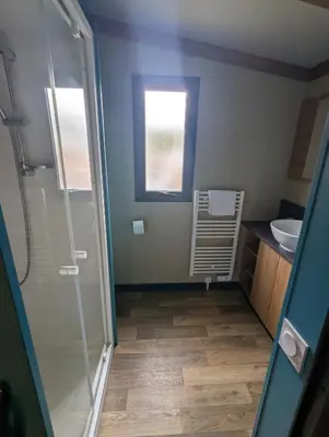 Salle de bains dans l'établissement Magnifique Chalet