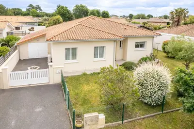 Jardin de l'établissement Maison 3 chambres Biscarrosse Bourg proche centre ville