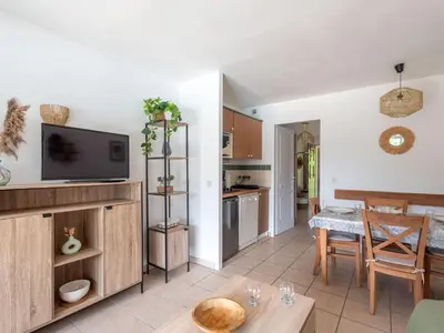 Cuisine ou kitchenette dans l'établissement Appartement avec balcon et piscine - Golf de Biscarrosse - 4 pers - FR-1-319-616