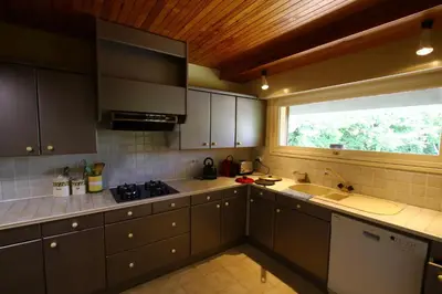 Cuisine ou kitchenette dans l'établissement Spacieuse maison familiale entre pins et océan jusqu'à 10 personnes