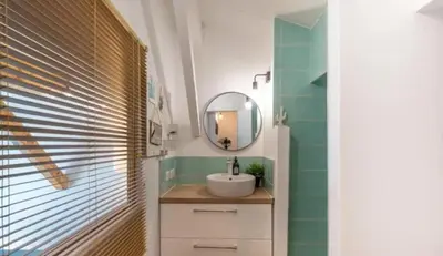 Salle de bains dans l'établissement Duplex au cœur du bourg à 10 minutes de la plage