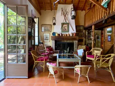 Coin salon dans l'établissement Maison de vacances de famille sous les pins