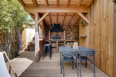Terrasse ou espace extérieur de l'établissement La maison du port – Maison avec piscine à La Teste