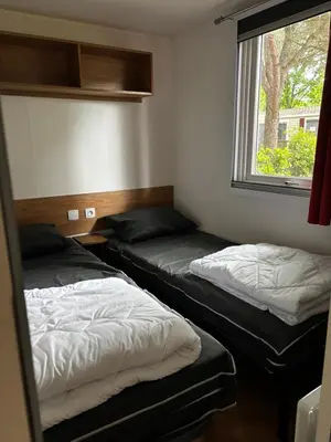 Un ou plusieurs lits dans un hébergement de l'établissement Mobil-home 3 chambres, mh 459