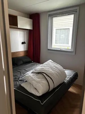 Un ou plusieurs lits dans un hébergement de l'établissement Mobil-home 3 chambres, mh 459