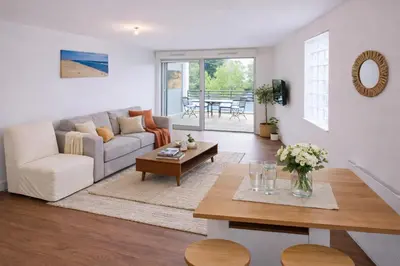 Coin salon dans l'établissement Vaste studio 3 personnes avec balcon et parking