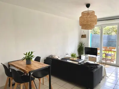 Coin salon dans l'établissement Appartement 2 pièces à La Teste avec piscine