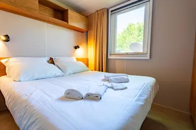 Un ou plusieurs lits dans un hébergement de l'établissement L'oyat du bonheur-Mobil-Home Dans un camping 4 étoiles