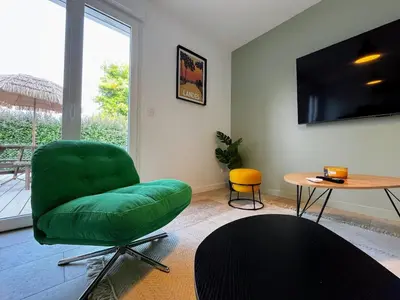 Télévision ou salle de divertissement dans l'établissement Villa Climatisée 8 Pers, 4 chambres, 3 Sdb