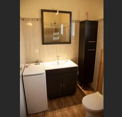 Salle de bains dans l'établissement Maison avec jacuzzi, proche de la plage