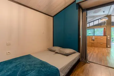 Un ou plusieurs lits dans un hébergement de l'établissement Charmant chalet proche Hossegor