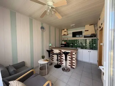 Cuisine ou kitchenette dans l'établissement Soleil et Sable
