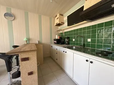 Cuisine ou kitchenette dans l'établissement Soleil et Sable