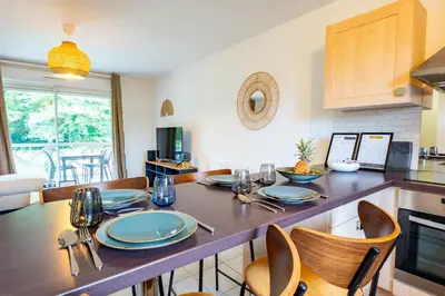 Cuisine ou kitchenette dans l'établissement L'appart des pins