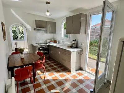 Cuisine ou kitchenette dans l'établissement Bel appartement à Capbreton