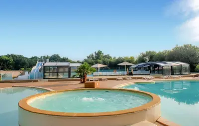 Piscine de l'établissement Pet Friendly Stacaravan In Aureilhan ou située à proximité