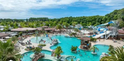 Piscine de l'établissement La réserve ou située à proximité