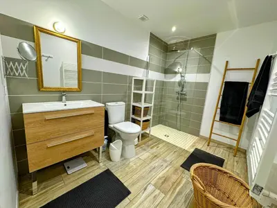 Salle de bains dans l'établissement Villa Océane